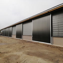 Een zijgevel met maar liefst zeven PD-1480 schuifdeuren