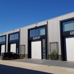 Bedrijfsverzamelgebouw = Salco overheaddeuren!